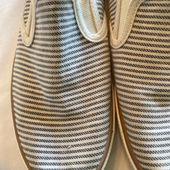 Margaritaville Slip On Sneakers - Picture 4 of 12